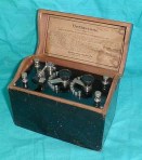 A small crystal radio set.